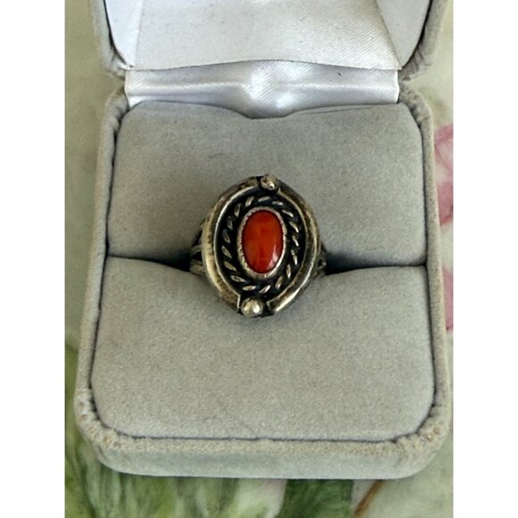 Navajo Jewelry - Vintage Native American Navajo Sterling Silver Coral Ring Size 6.25